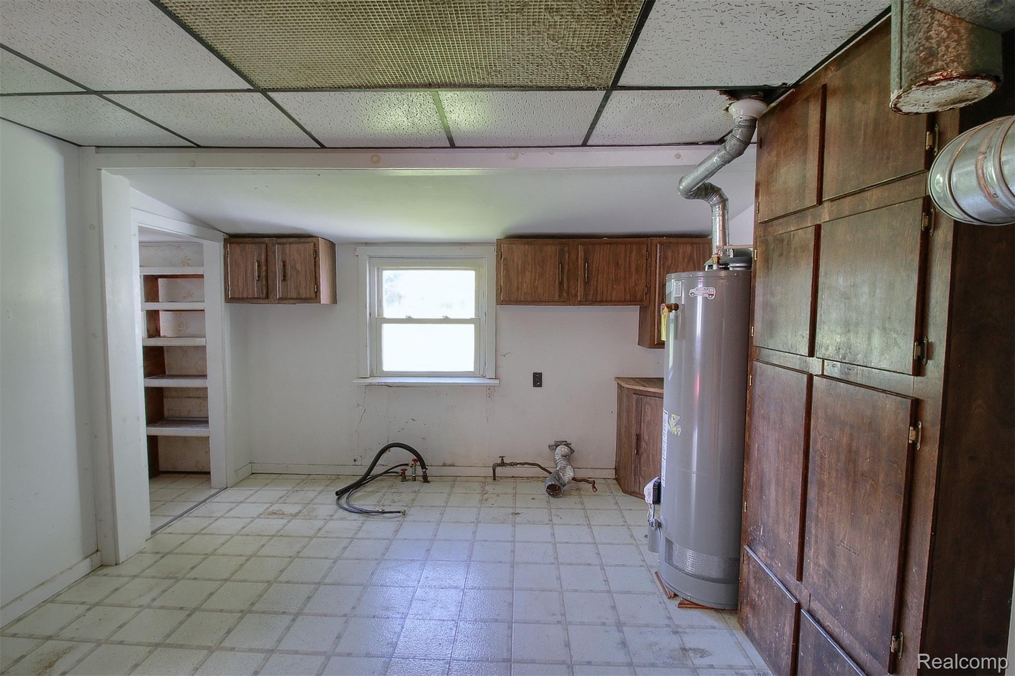 29225 Grix Road New Boston, MI 48164 - Photo 16 of 33 16-Laundry Room.jpg