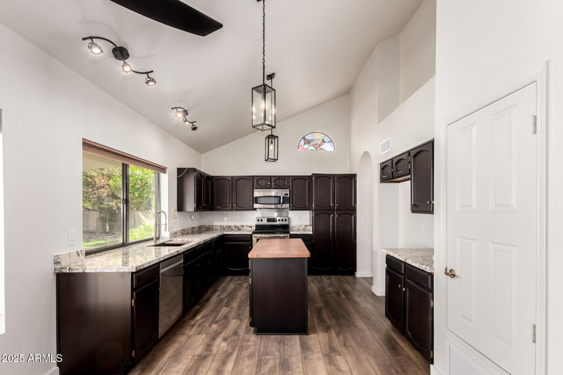 1966 East Calle De Arcos Tempe, AZ 85284 - Photo 13 of 44 12 Arcos