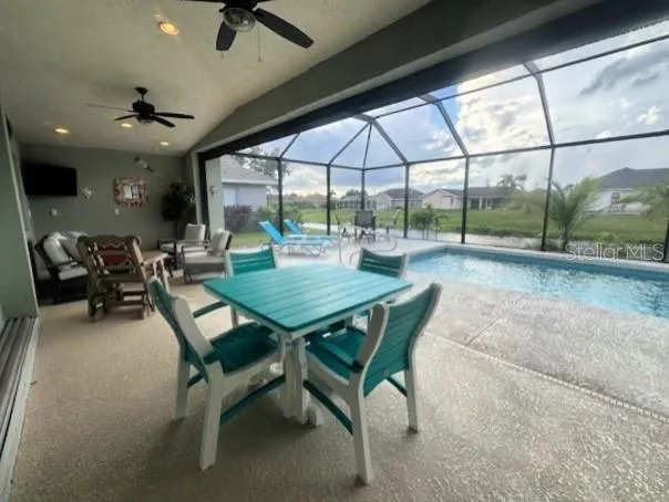 a view of a house with backyard