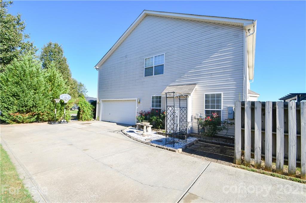 5525 Rogers Road Indian Trail, NC 28079 - Photo 4 of 27 Gallery Image 4