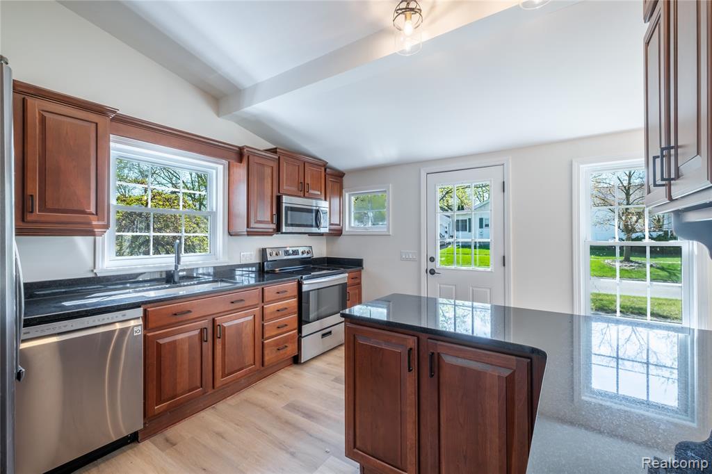 227 Emily Street Flushing, MI 48433 - Photo 12 of 32