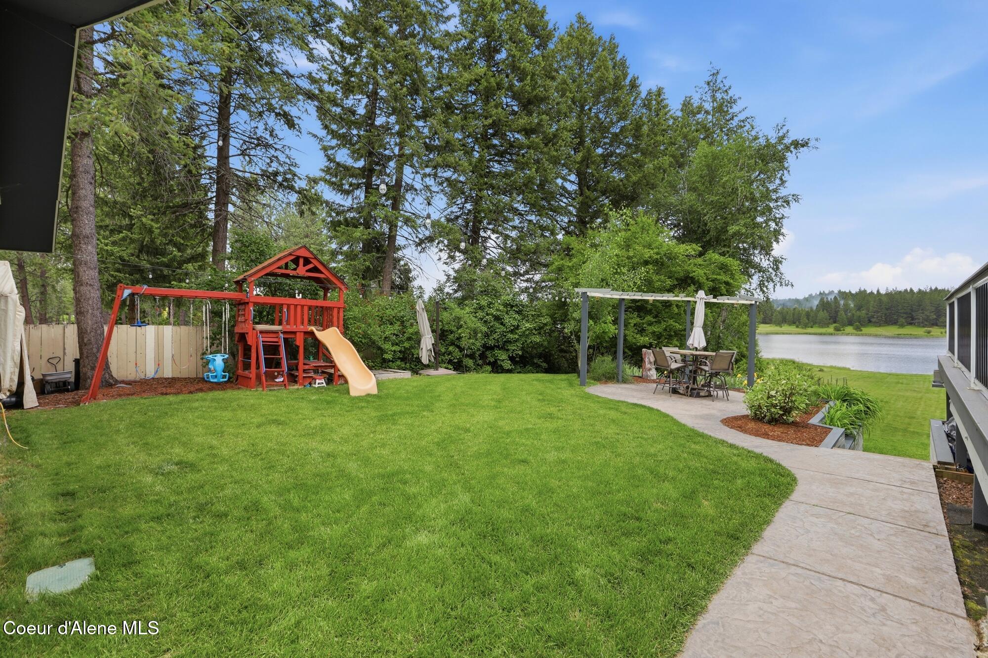15720 North Ridgeway Drive Hayden, ID 83835 - Photo 4 of 40 Side yard