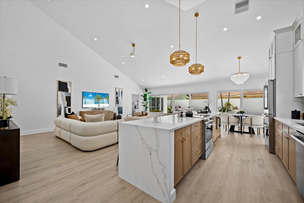 422 River Edge Road Jupiter, FL 33477 - Photo 6 of 40 06-LUX_0977a