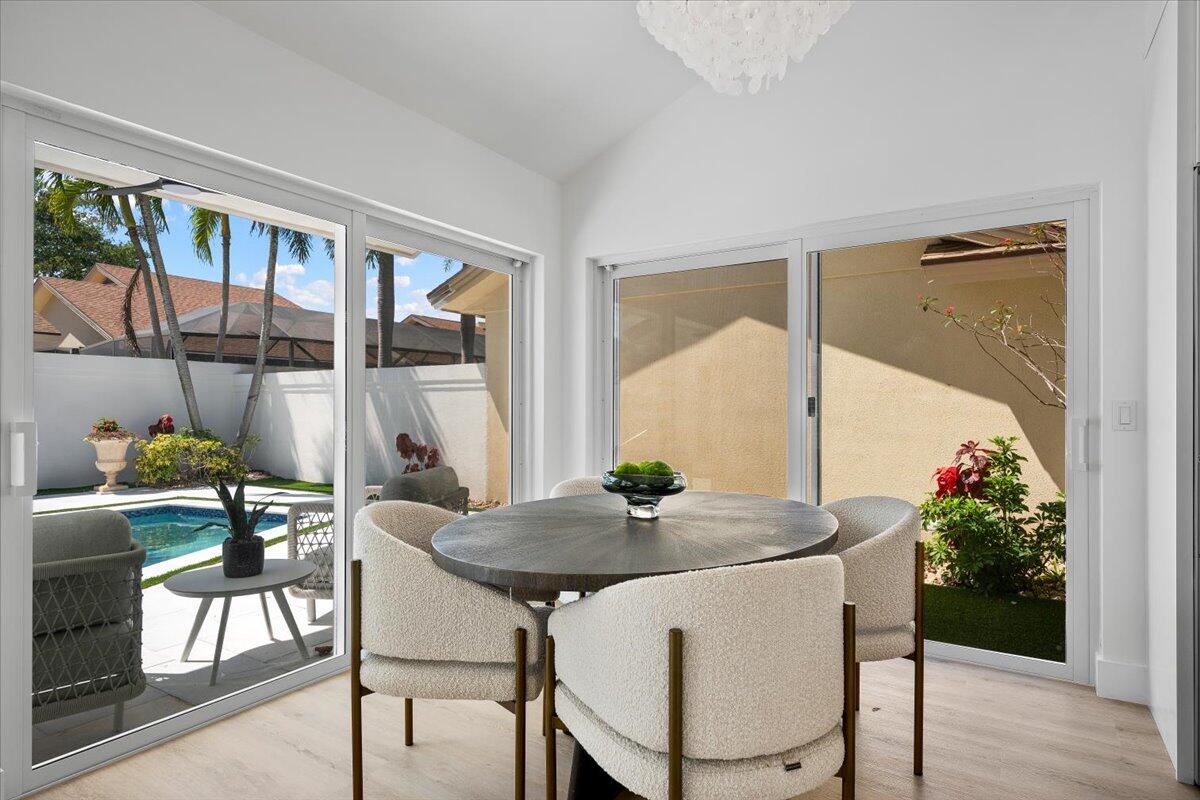 422 River Edge Road Jupiter, FL 33477 - Photo 10 of 40 11-LUX_1004