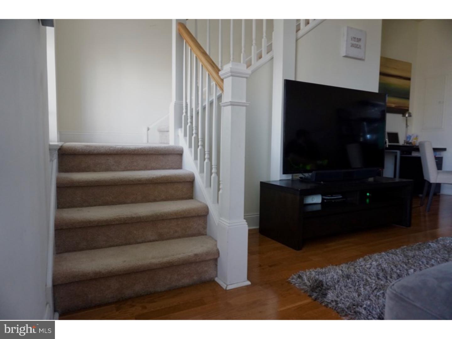 1 Academy Circle, Unit 318 Philadelphia, PA 19146 - Photo 7 of 17 Living Room