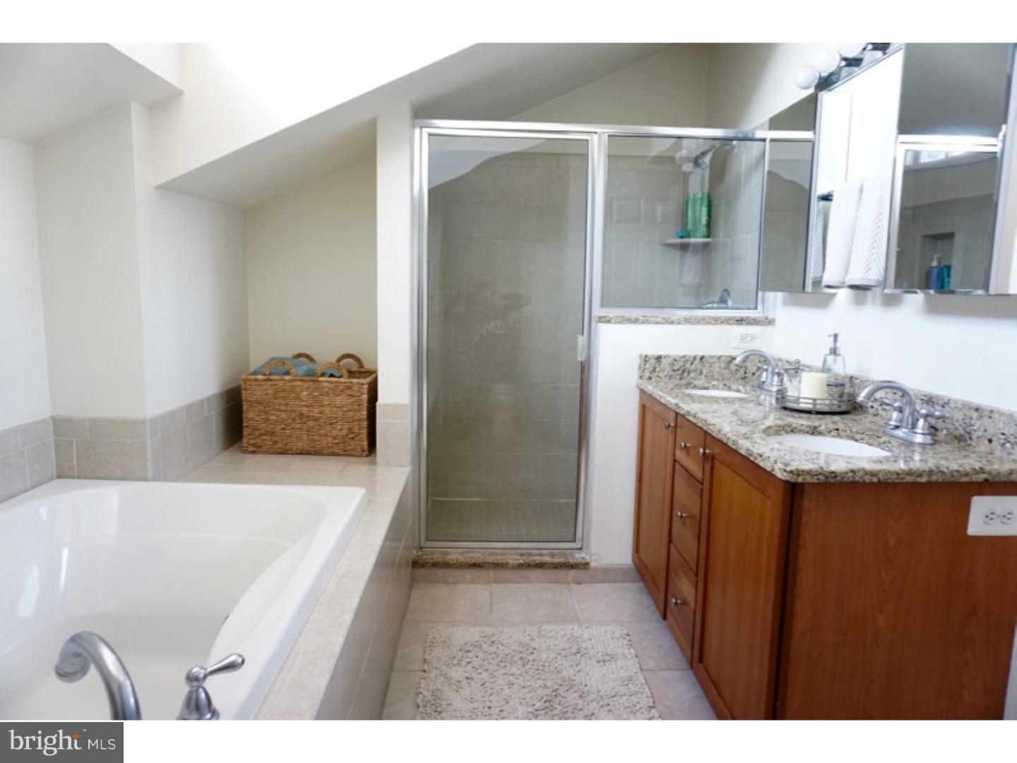1 Academy Circle, Unit 318 Philadelphia, PA 19146 - Photo 9 of 17 Bathroom