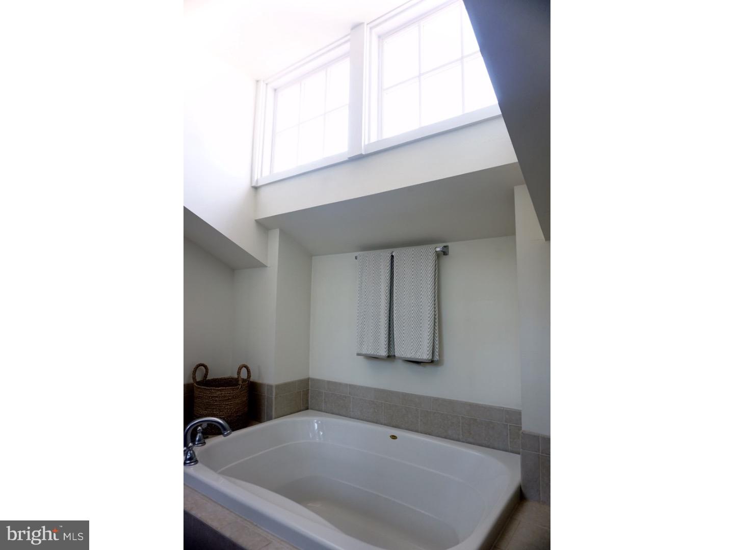 1 Academy Circle, Unit 318 Philadelphia, PA 19146 - Photo 10 of 17 Bathroom
