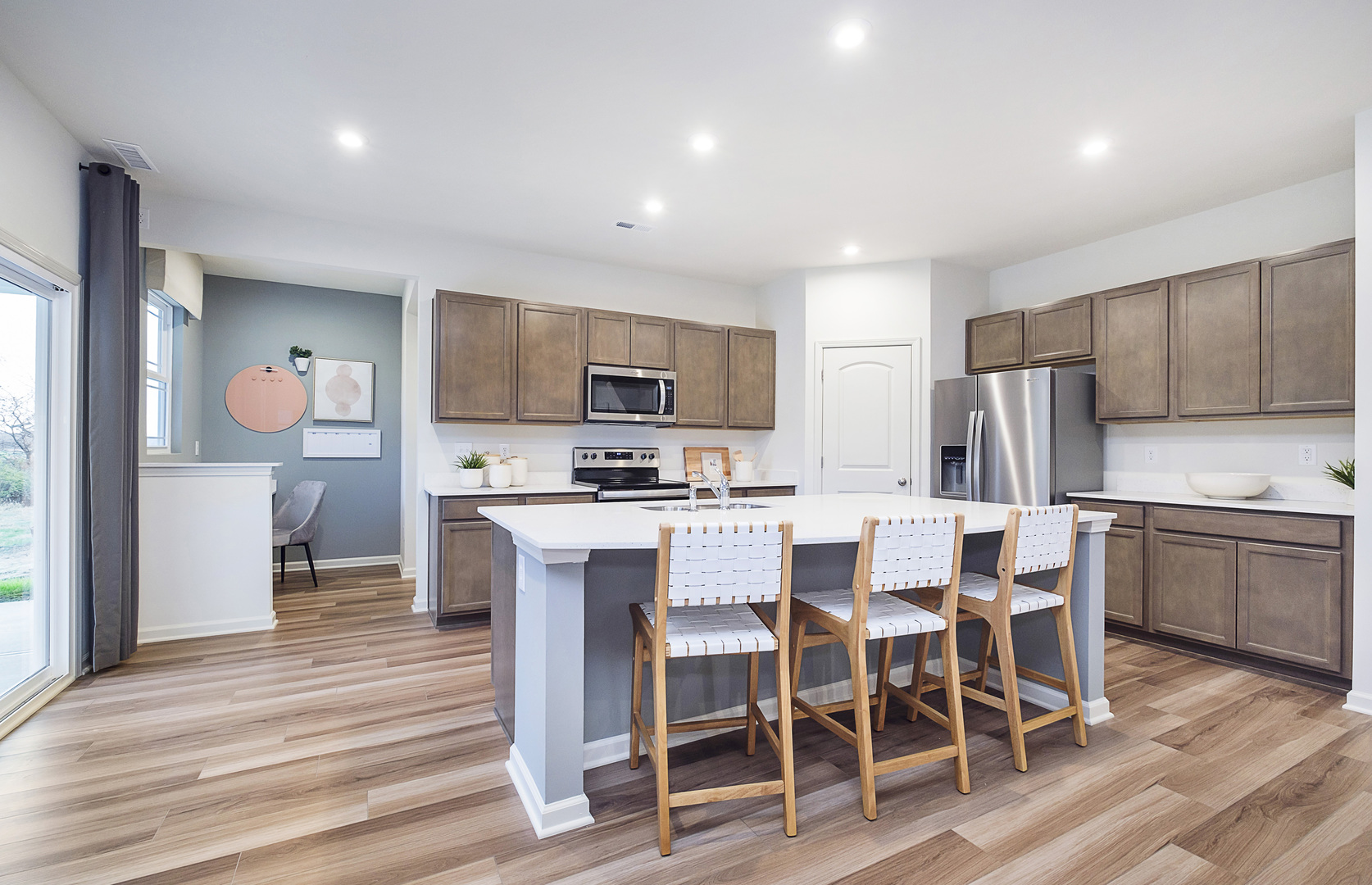 918 Houston Street Batavia, IL 60510 - Photo 4 of 20 a kitchen with microwave a refrigerator and chairs
