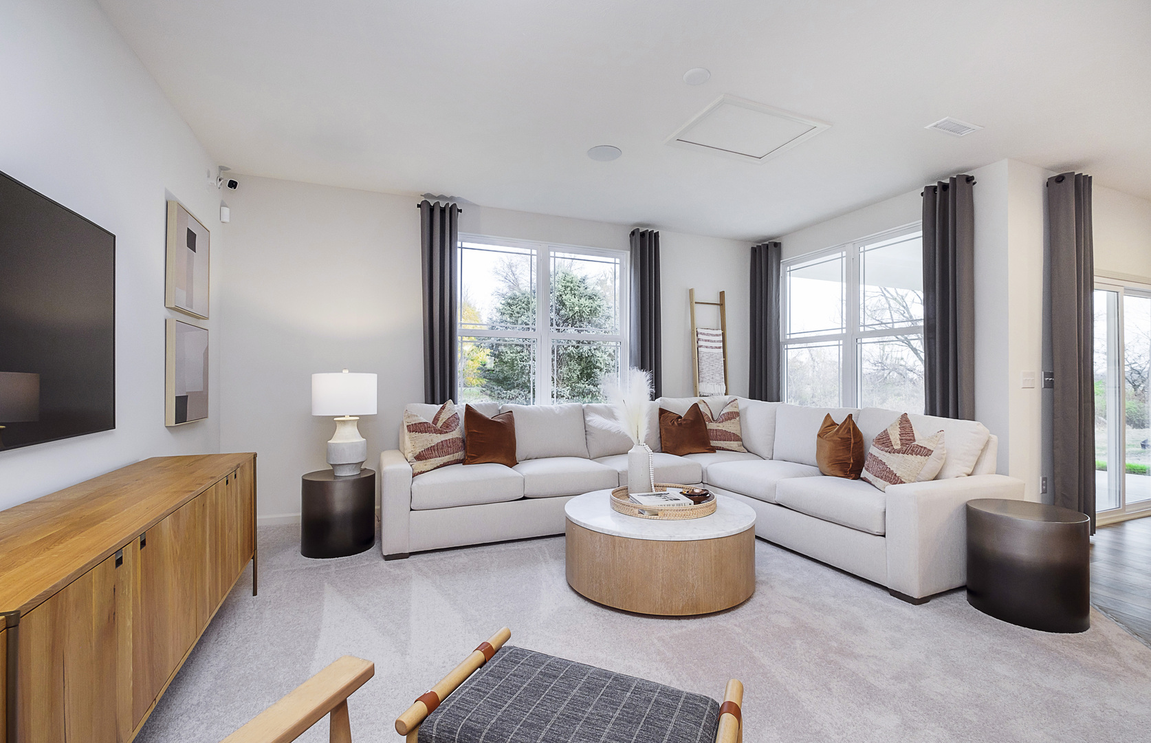 918 Houston Street Batavia, IL 60510 - Photo 10 of 20 a living room with furniture and a flat screen tv