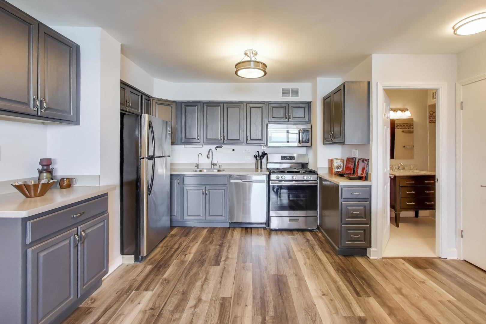 6325 North Sheridan Road, Unit 2101 Chicago, IL 60660 - Photo 12 of 28