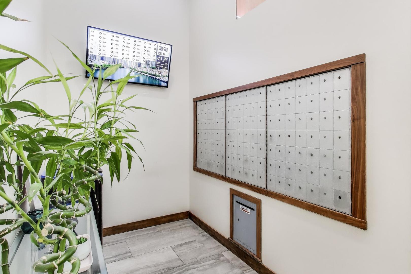 6325 North Sheridan Road, Unit 2101 Chicago, IL 60660 - Photo 2 of 28