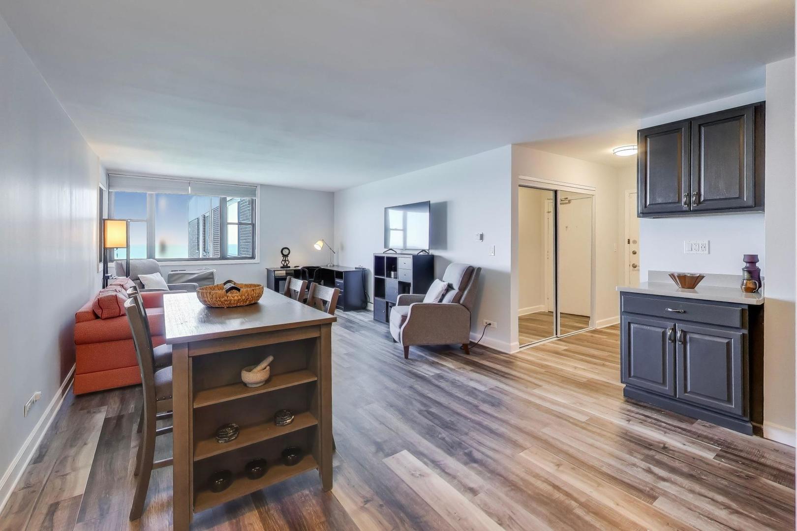 6325 North Sheridan Road, Unit 2101 Chicago, IL 60660 - Photo 8 of 28