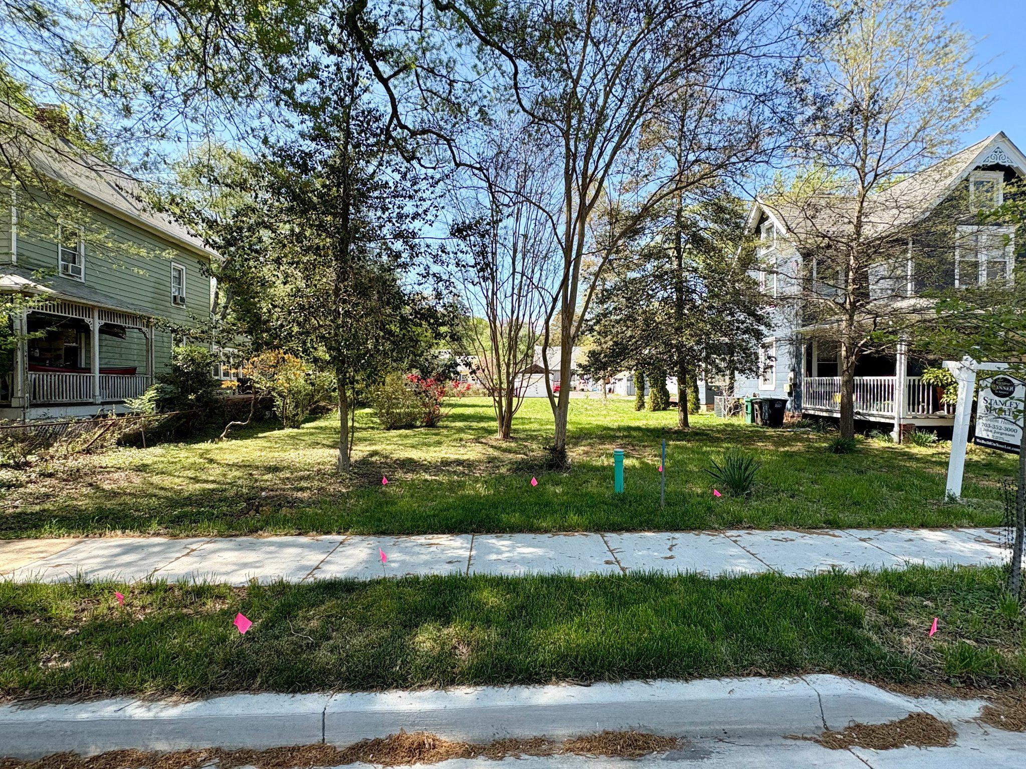 4702 Banner Street Hyattsville, MD 20781 - Photo 12 of 20 a view of a yard with plants and trees