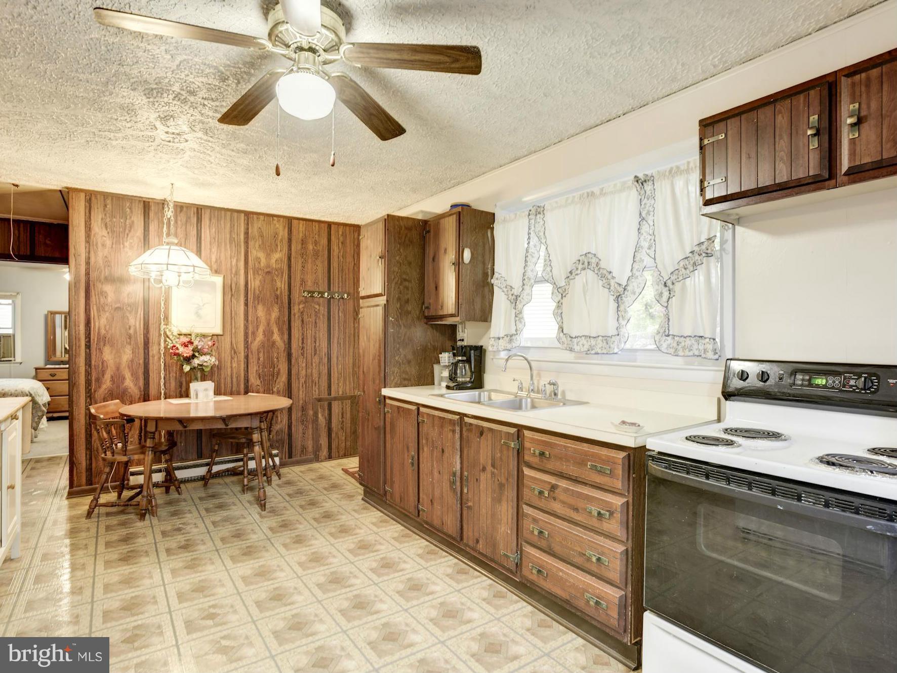 1609 Marlboro Road Edgewater, MD 21037 - Photo 11 of 29 Kitchen