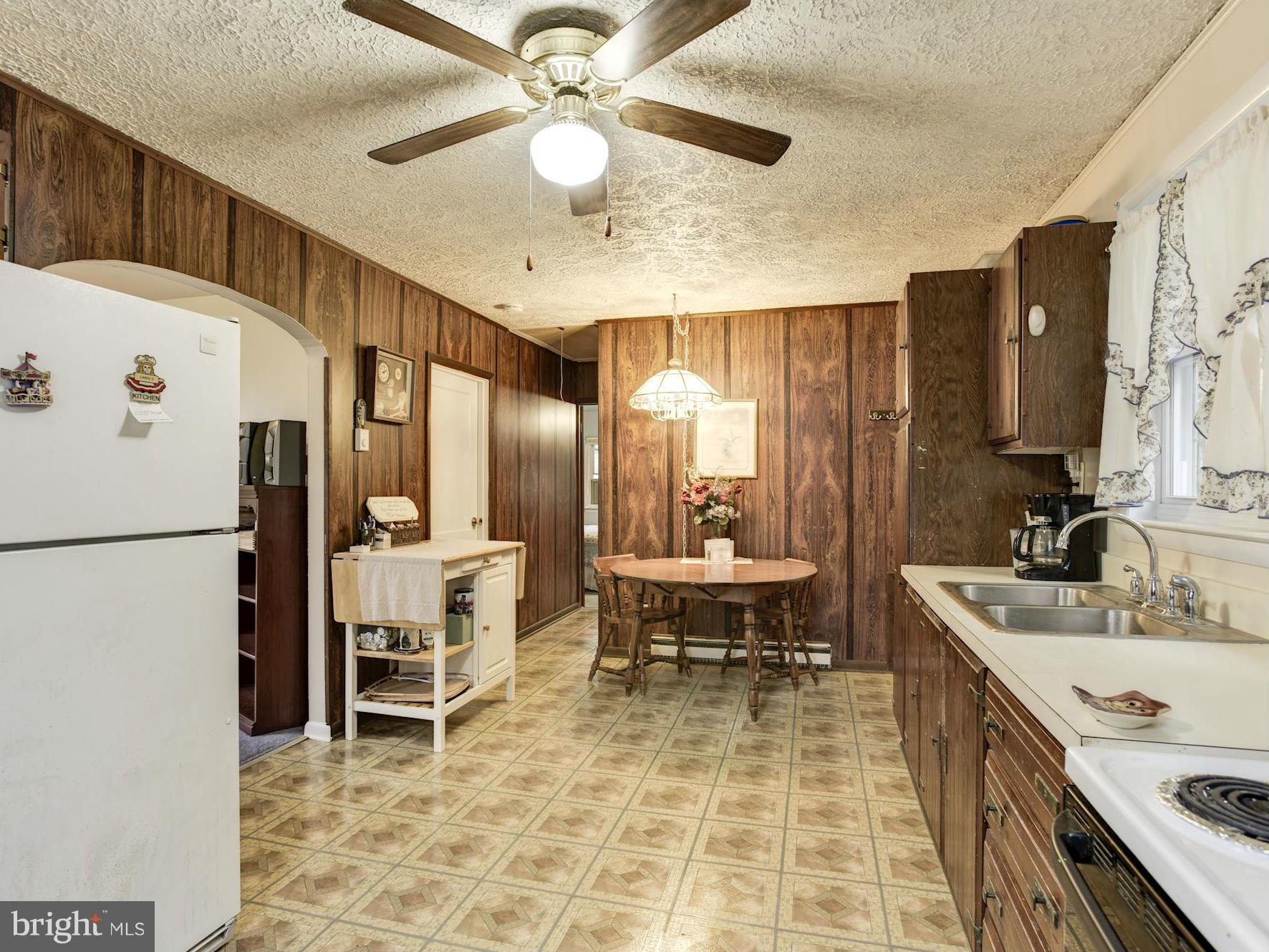 1609 Marlboro Road Edgewater, MD 21037 - Photo 12 of 29 Kitchen