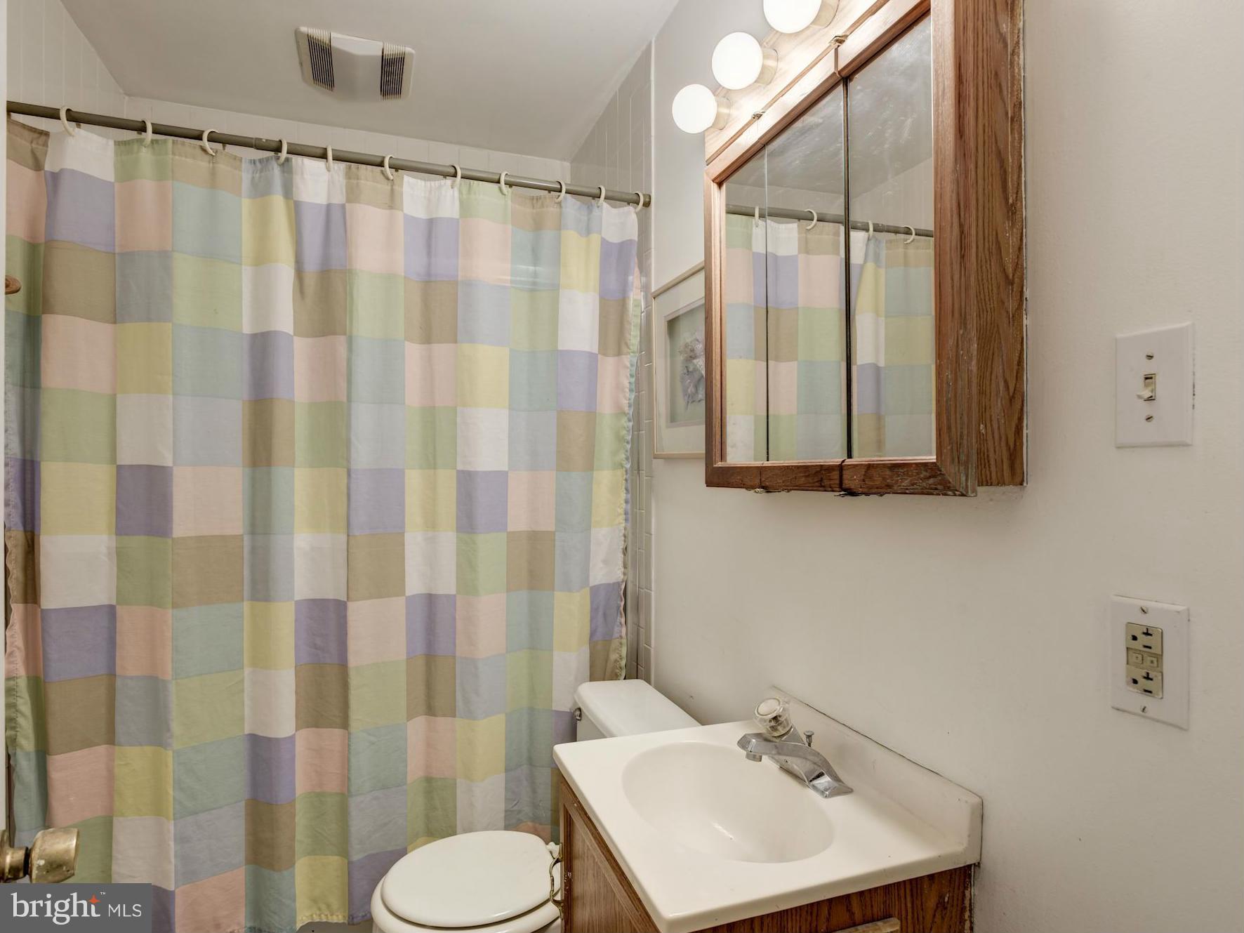 1609 Marlboro Road Edgewater, MD 21037 - Photo 16 of 29 Bath