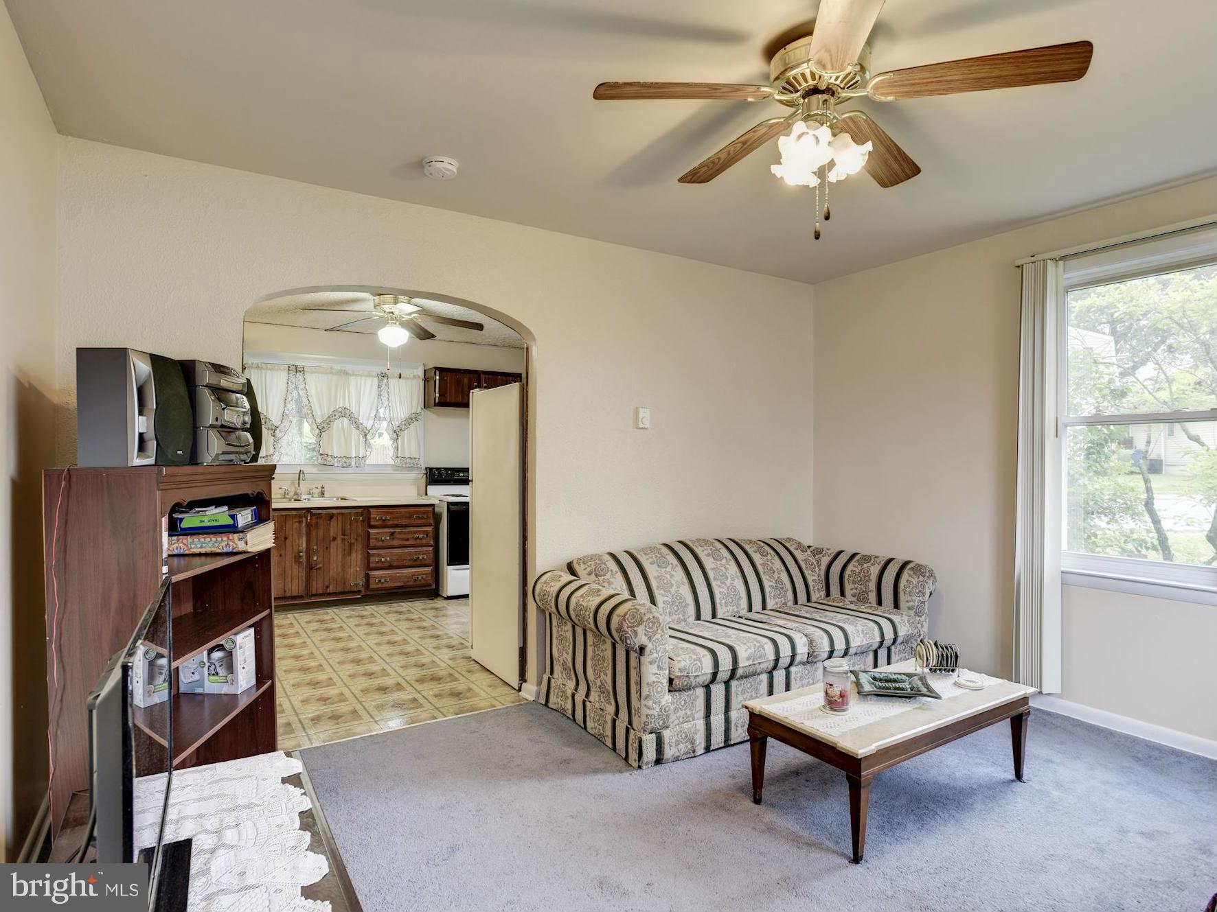 1609 Marlboro Road Edgewater, MD 21037 - Photo 7 of 29 Living Room