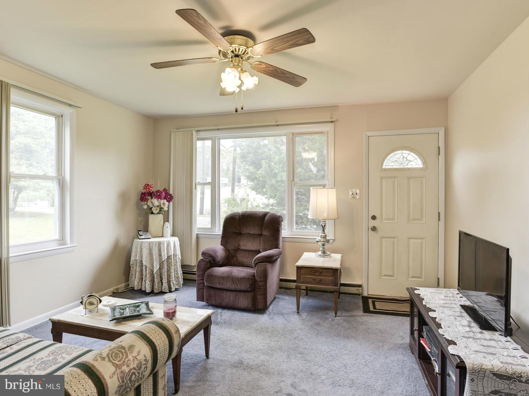 1609 Marlboro Road Edgewater, MD 21037 - Photo 8 of 29 Living Room