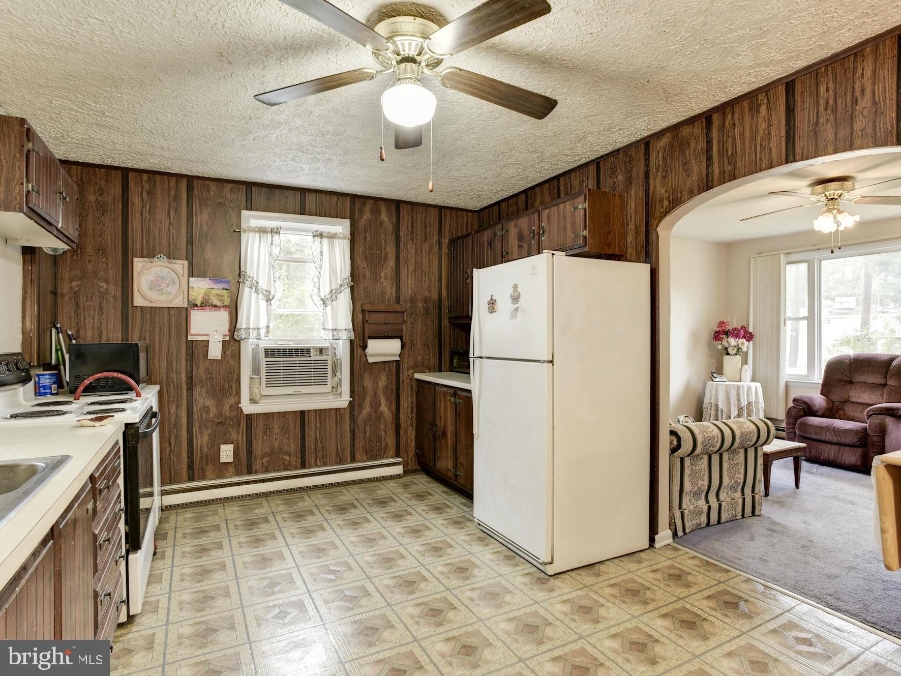 1609 Marlboro Road Edgewater, MD 21037 - Photo 10 of 29 Interior (General)