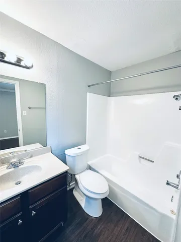 $750 | 805 South Center Street, Unit 108, Austin, TX 78704