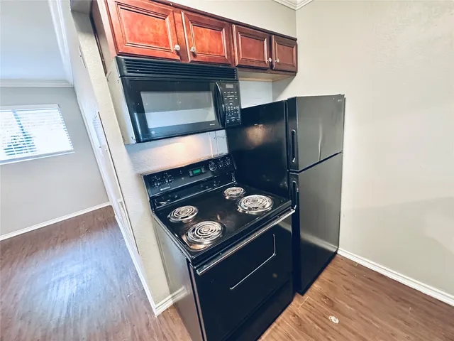 $750 | 805 South Center Street, Unit 108, Austin, TX 78704