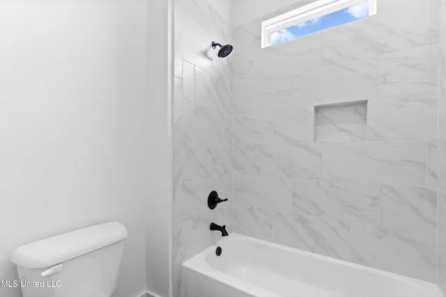 $620,000 | 786 Hazelwood Drive, Lake Cormorant, MS 38641