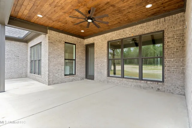 $620,000 | 786 Hazelwood Drive, Lake Cormorant, MS 38641