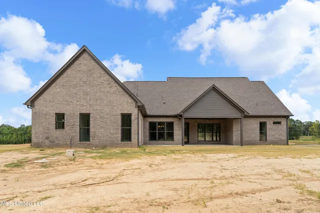 $620,000 | 786 Hazelwood Drive, Lake Cormorant, MS 38641