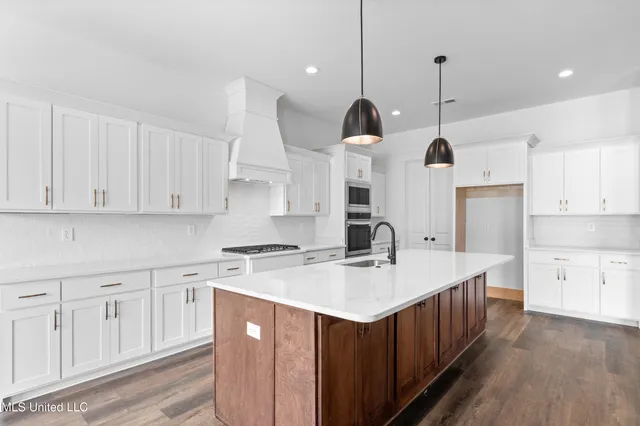 $620,000 | 786 Hazelwood Drive, Lake Cormorant, MS 38641