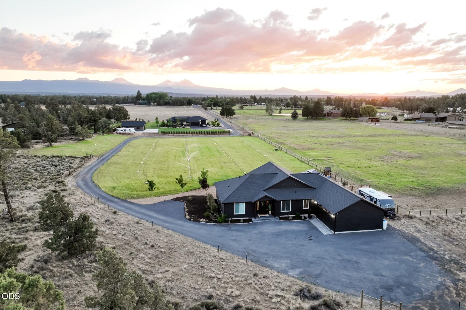 64794 Hunnell Road Bend, OR 97703 - Photo 45 of 51