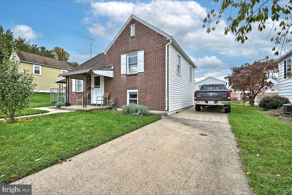 712 Village Road York, PA 17404 - Photo 2 of 19 Gallery Image 2