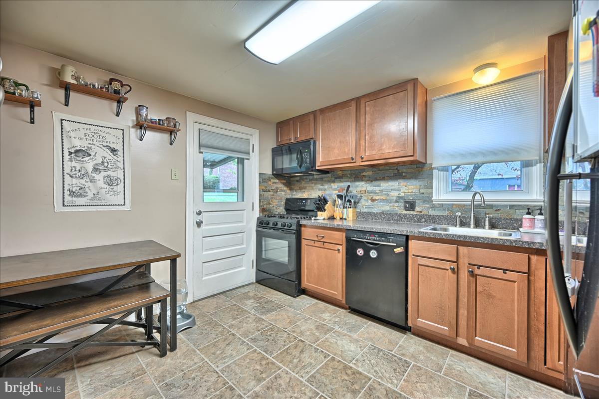 712 Village Road York, PA 17404 - Photo 6 of 19 Gallery Image 6