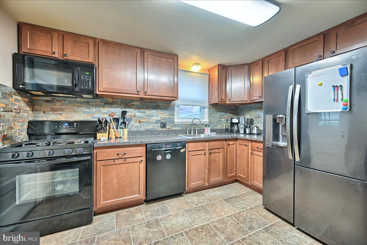 712 Village Road York, PA 17404 - Photo 7 of 19 Gallery Image 7