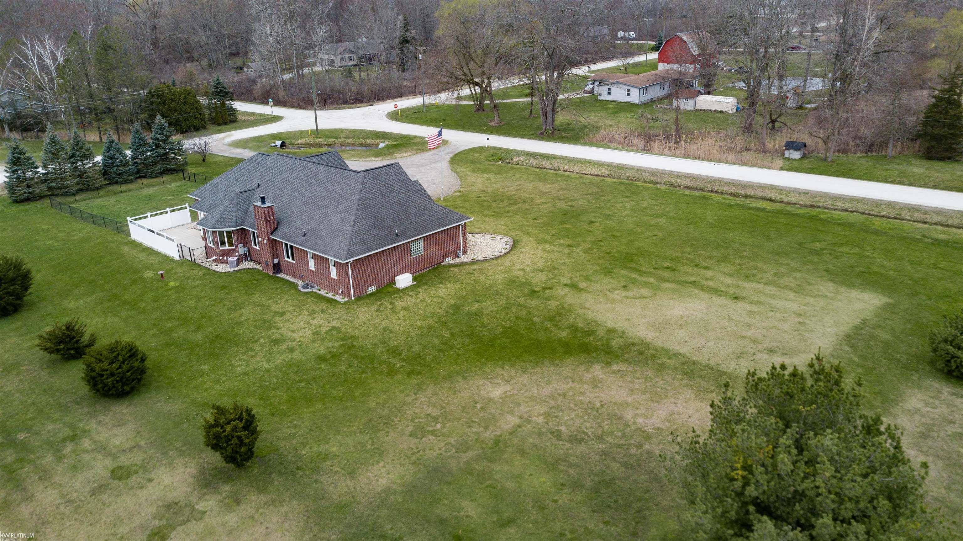6431 Genaw Road Algonac, MI 48001 - Photo 55 of 65 50137941-c0b9da0c-4498-4d55-935e-d767dace10e6.JPG