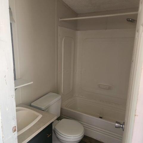 3137 Westerville Road, Unit 91 Columbus, OH 43224 - Photo 5 of 6 Westerville BathroomBathroom