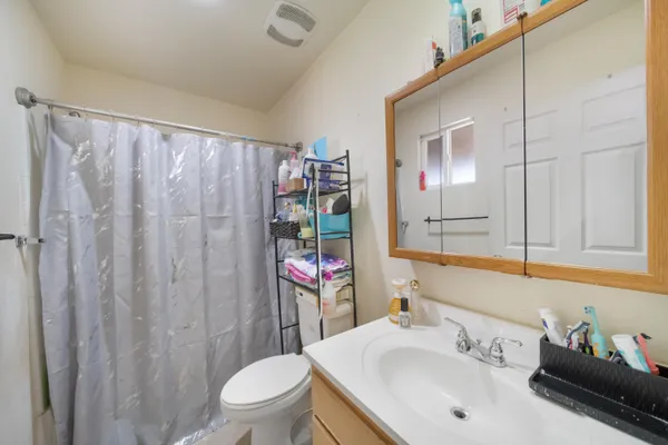 a view of a house with backyard