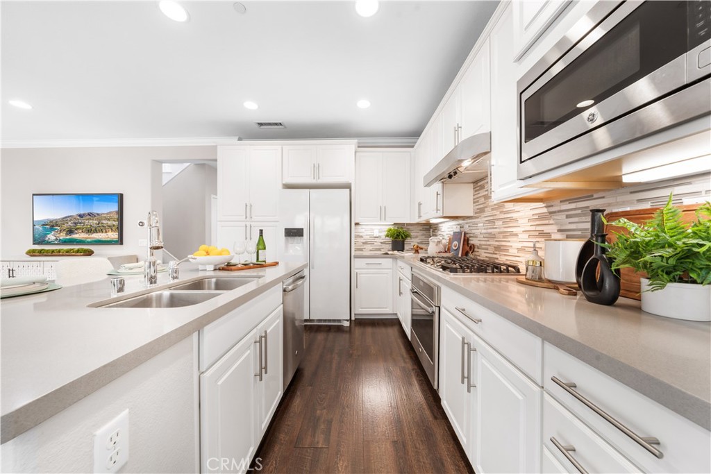 102 Yellow Pine Irvine, CA 92618 - Photo 11 of 46