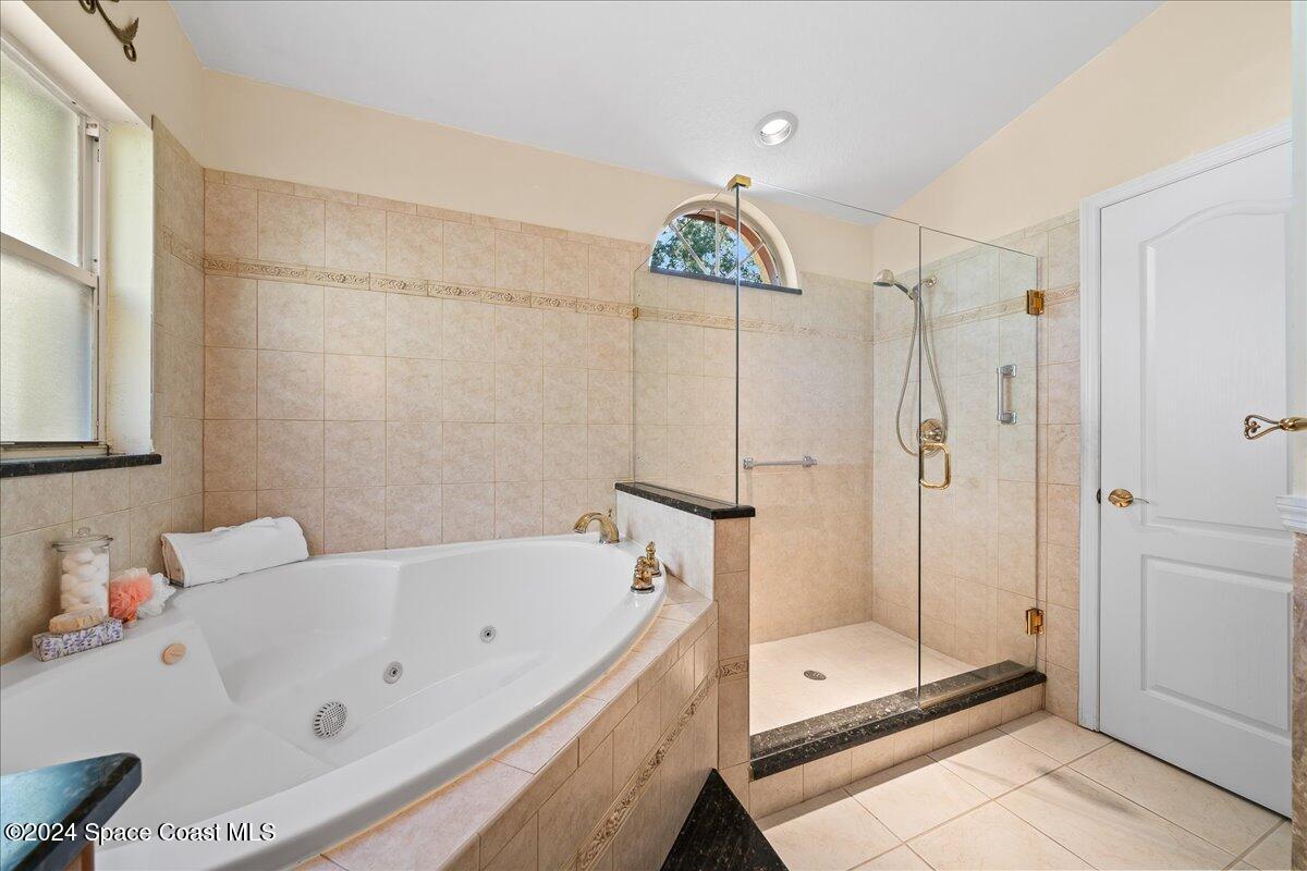 4360 Canard Road Melbourne, FL 32934 - Photo 13 of 54 a bathroom with a tub a sink and a shower