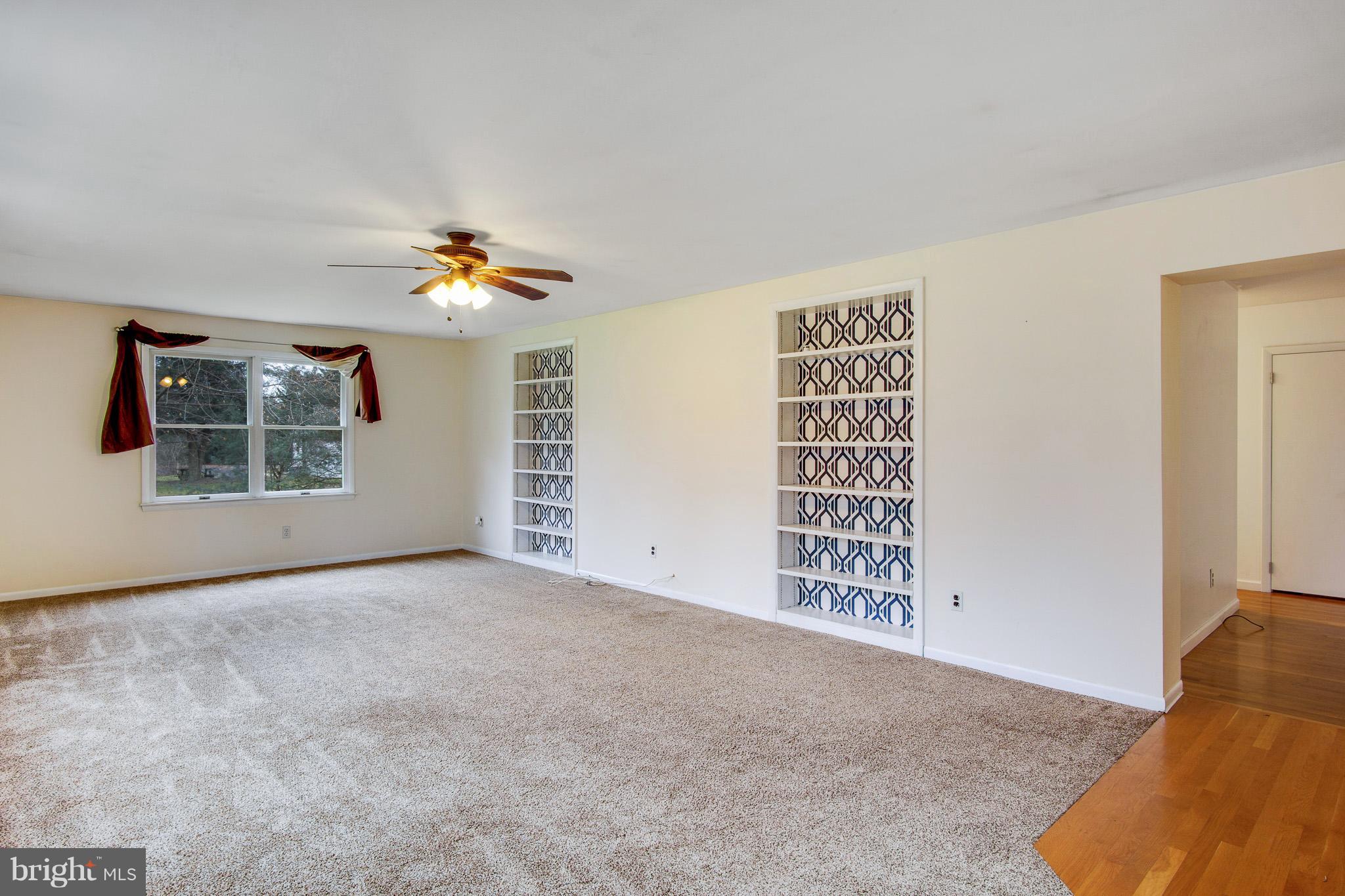 2741 Old County Road Newark, DE 19702 - Photo 3 of 25 Living room