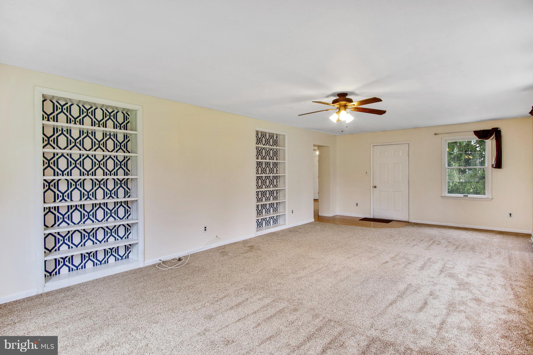 2741 Old County Road Newark, DE 19702 - Photo 6 of 25 Living Room
