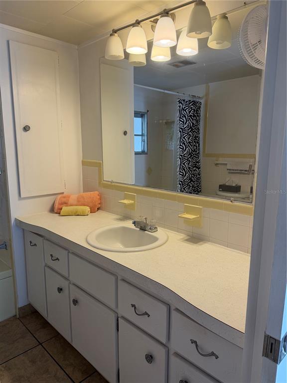 1040 Main Street, Unit 91 Dunedin, FL 34698 - Photo 19 of 25 a bathroom with a sink and a mirror