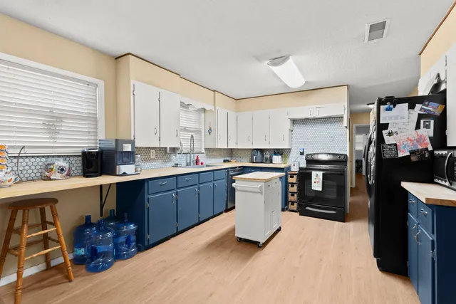 $195,000 | 407 Pine Street, Levelland, TX 79336