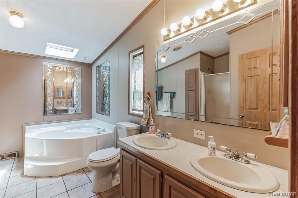 2086 Curdy Road Howell, MI 48855 - Photo 7 of 27