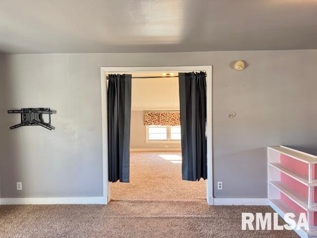 2918 Pershing Boulevard Clinton, IA 52732 - Photo 20 of 33 a view of front door