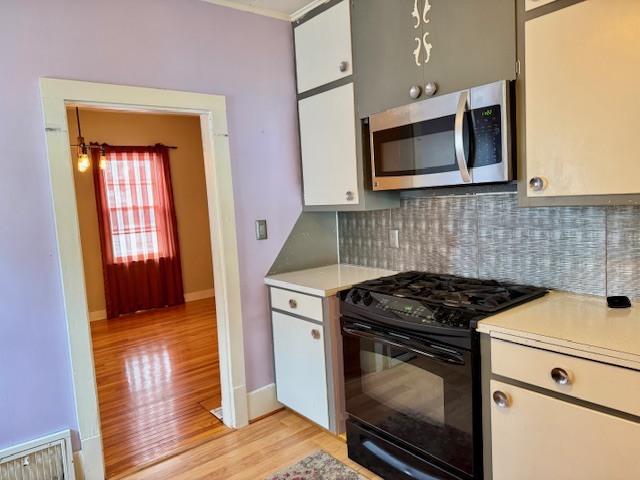 2918 Pershing Boulevard Clinton, IA 52732 - Photo 3 of 33 a kitchen with a stove and a microwave