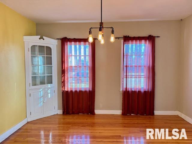 2918 Pershing Boulevard Clinton, IA 52732 - Photo 7 of 33 a view of a interior of house
