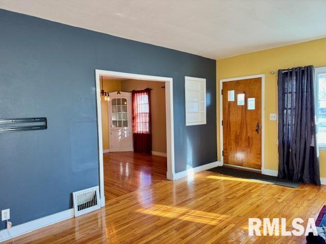 2918 Pershing Boulevard Clinton, IA 52732 - Photo 10 of 33 a view of an empty room with glass door and wooden floor