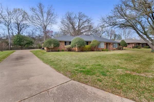$429,000 | 713 Briarwood Drive, Denison, TX 75020