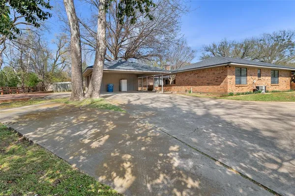 $415,000 | 713 Briarwood Drive, Denison, TX 75020