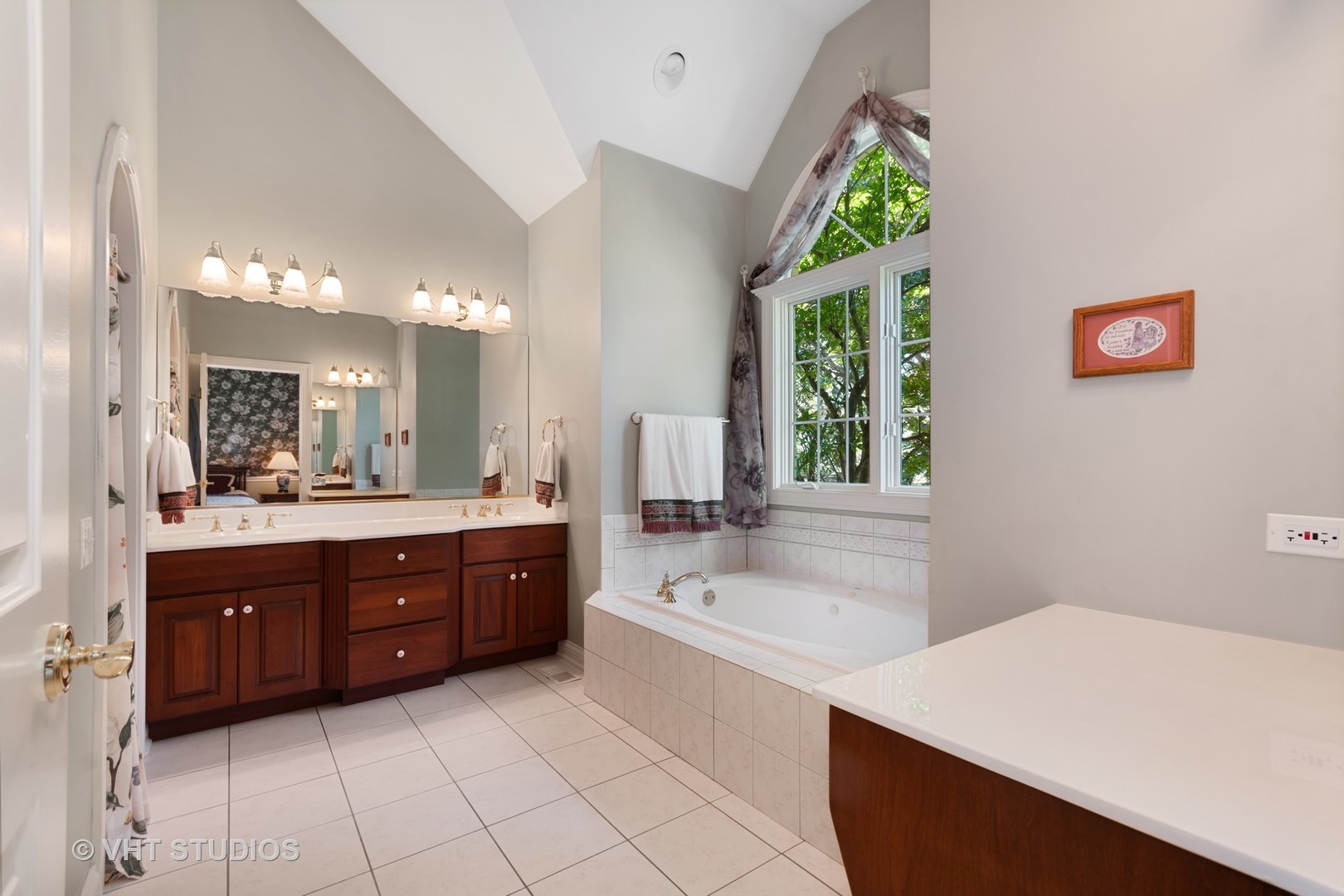 3603 Chesapeake Road St. Charles, IL 60175 - Photo 18 of 32 a spacious bathroom with a tub sink and mirror
